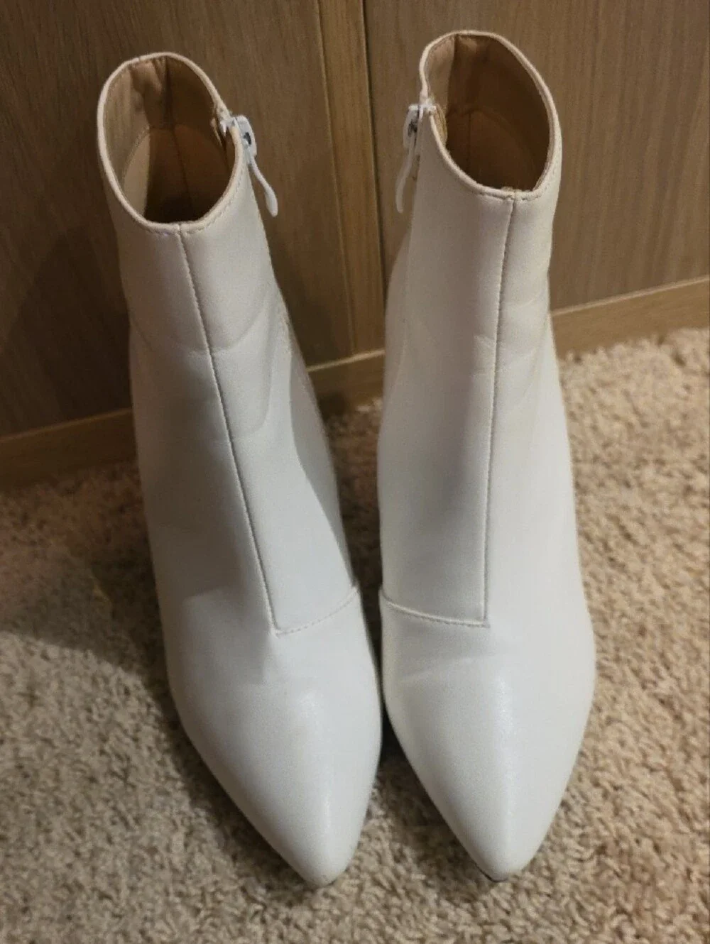 Women’s Pointed Toe Block Heel Ankle Boots - White